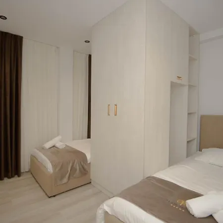 Lux Holidays 102 * Дуррес