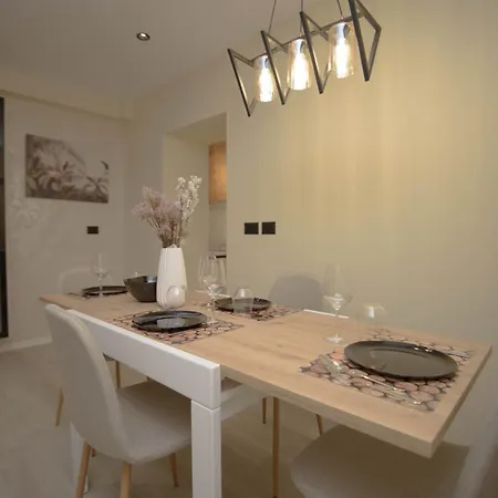 Апартаменты Lux Holidays 102 Дуррес